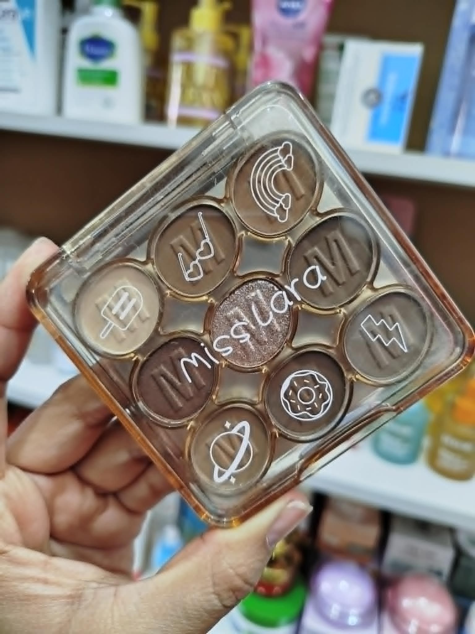MISS LARA SOMBRAS CUTTE