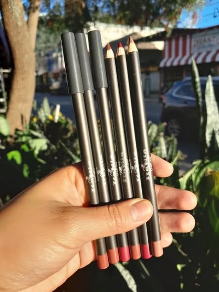 DELINEADORES ITALIA DELUXE LABIOS - Maquillaje