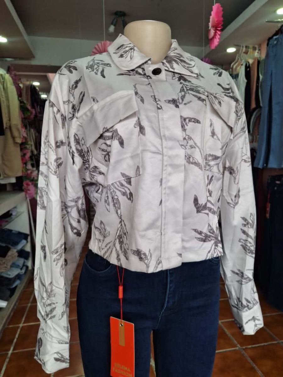 Chaqueta con estampado de hojas